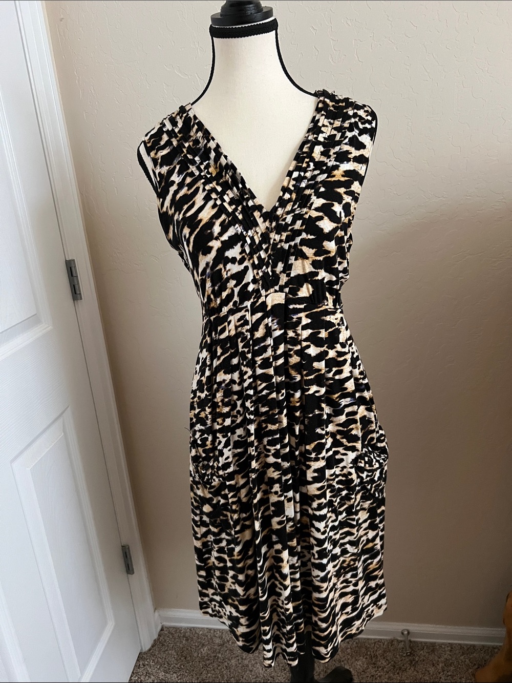 Calvin Klein Sleeveless V-Neck Animal Print Midi Dress in Black & Cream